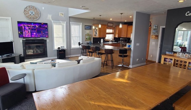 Campau Lake Retreat | 3 Levels | Family-Friendly