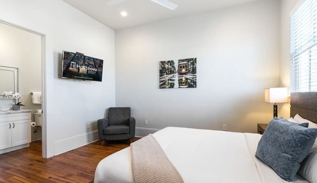 Spacious Condo w/Pool & Courtyard Near French Quarter