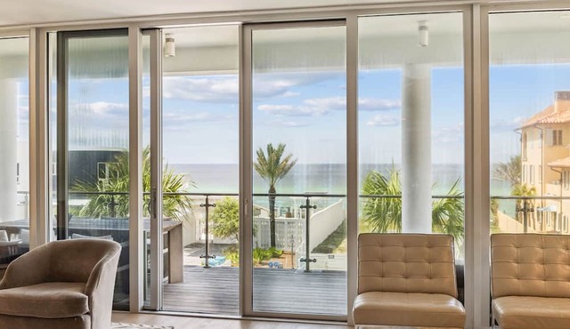 Gulf View Condo, Beach Front Pool and Access - Viridian 203 Above Surfing Deer