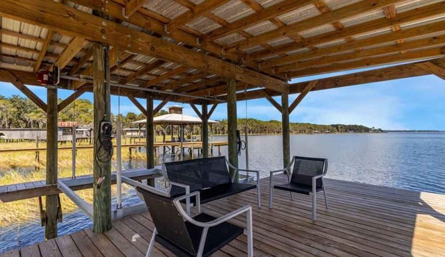 Lake Sante Fe Retreat