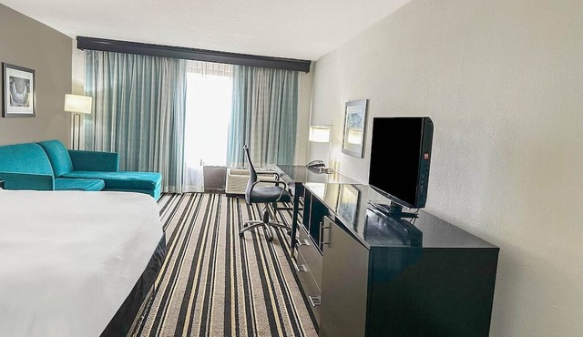 1 Bedroom Suite with Jetted Tub
