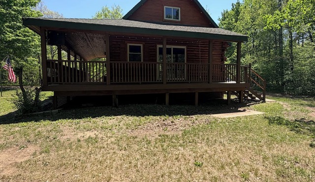Beautiful private log cabin on 21 peaceful