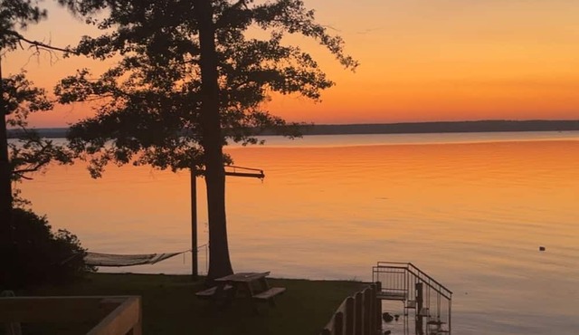 Lake Daze .