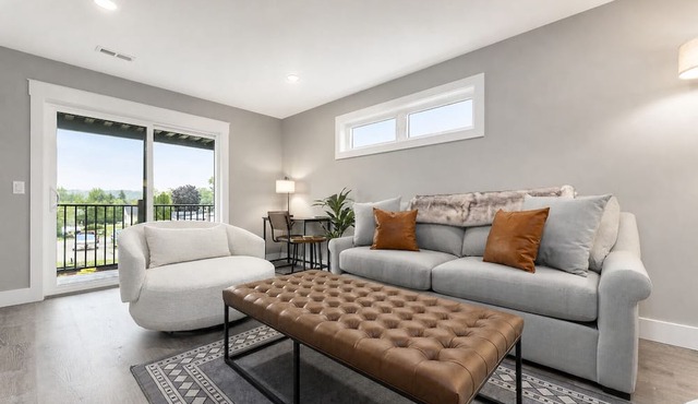 🌲 The Birches ➠ Luxury Condotel in Downtown Lake Leelanau | U3