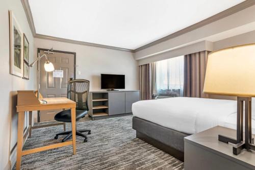 Country Inn & Suites by Radisson, Metairie New Orleans , LA