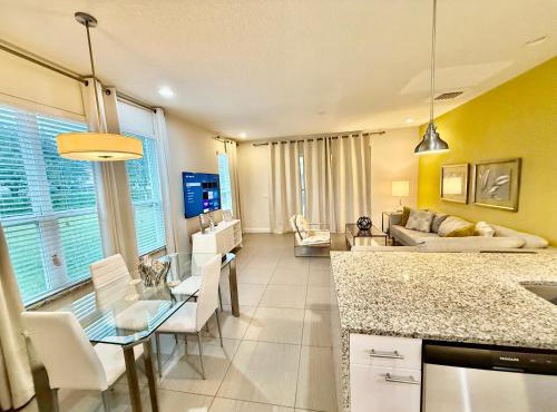 Grand Retreat 3BR Townhouse near Disney Parks